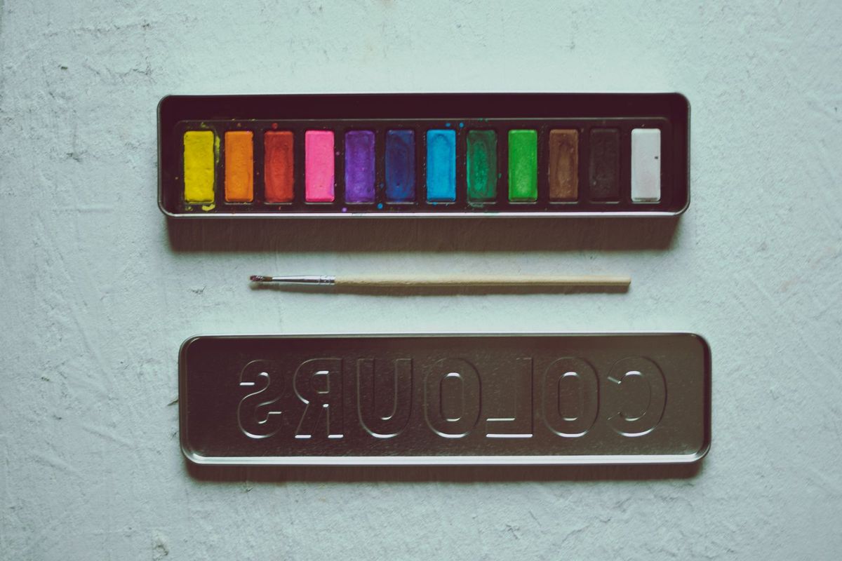 Beginner's watercolor set — gift idea for retirees