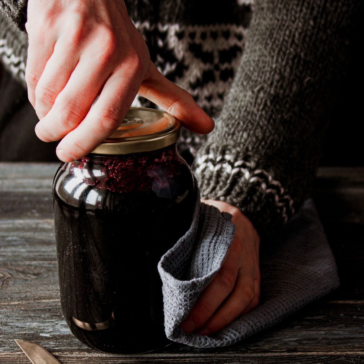 Automatic electric jar opener — practical gift for seniors