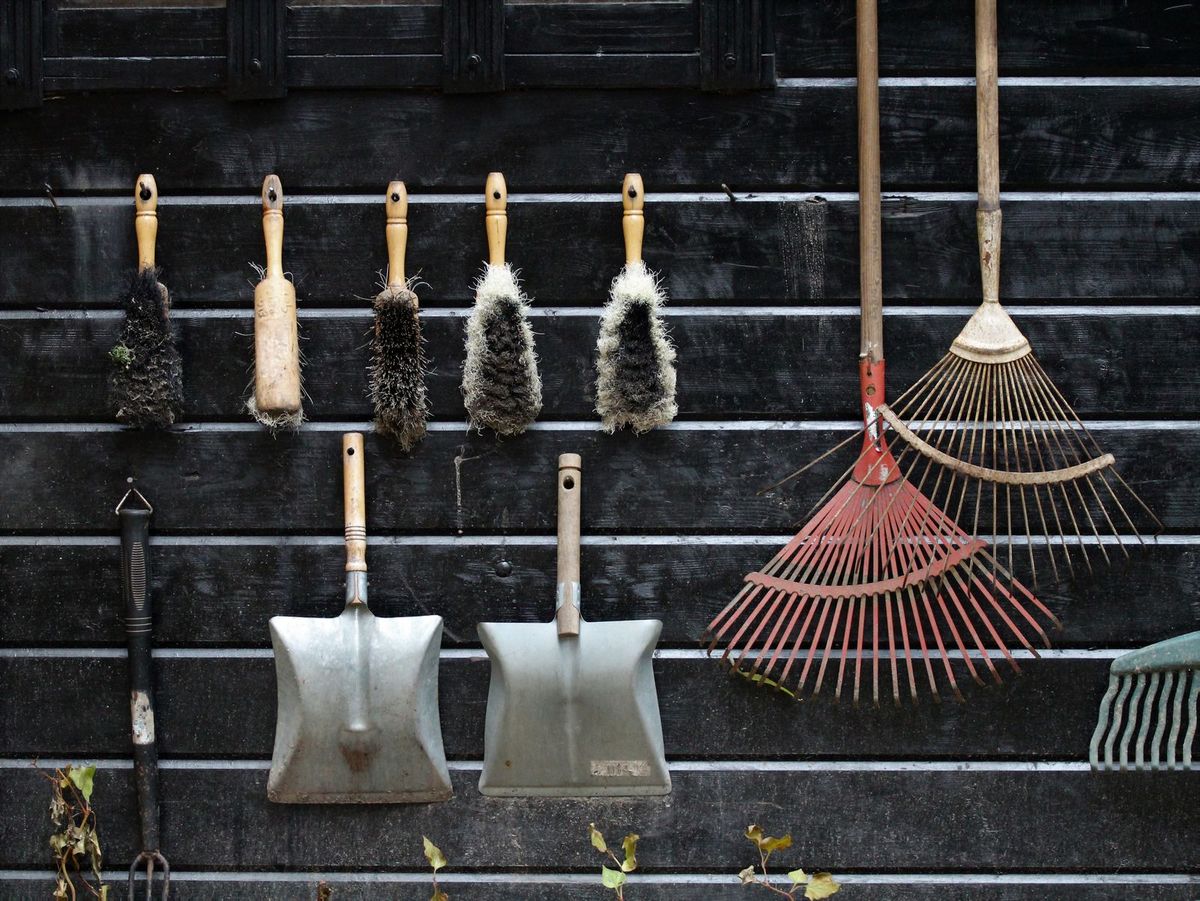 Deluxe garden tool set — retirement gift for women