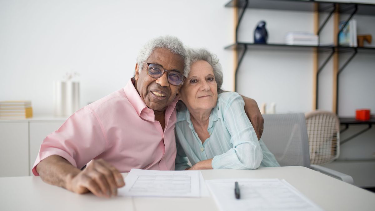 The Best Books for Helping Aging Parents (2026): Which One Actually Covers the Paperwork