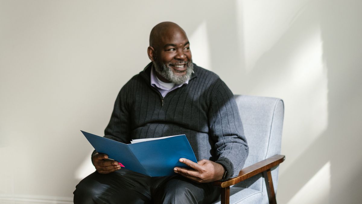 The Best Books for Solo Agers (2026): What to Read If You're Aging Without a Spouse or Kids